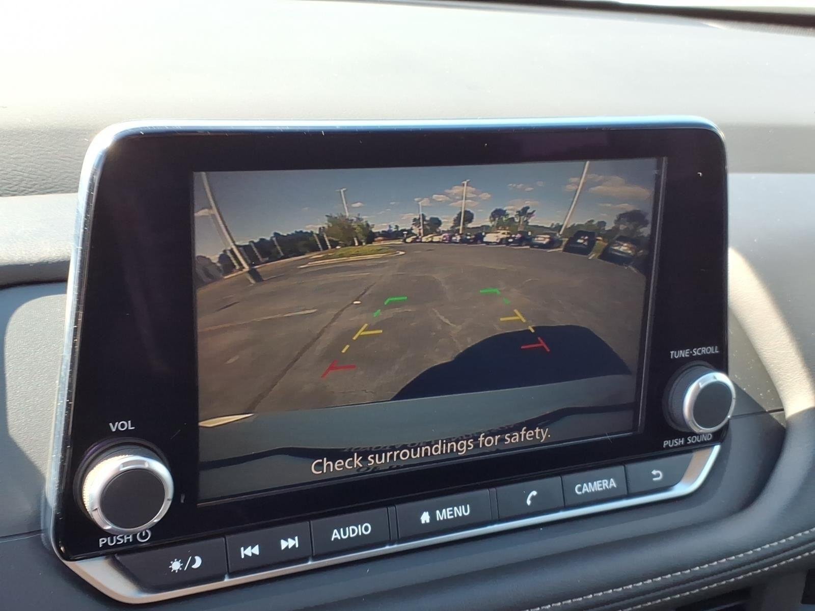 Used 2025 Glacier White Nissan S image 4
