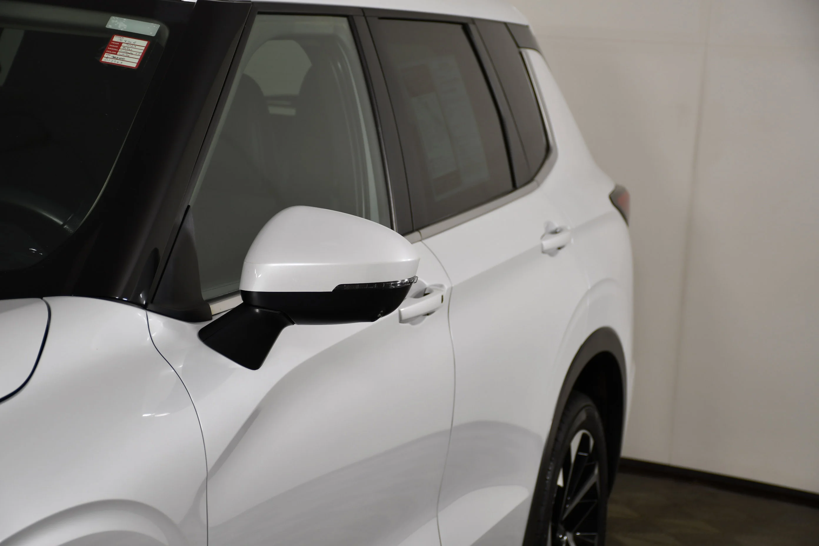 Certified Used 2023 White Diamond Mitsubishi SE image 13