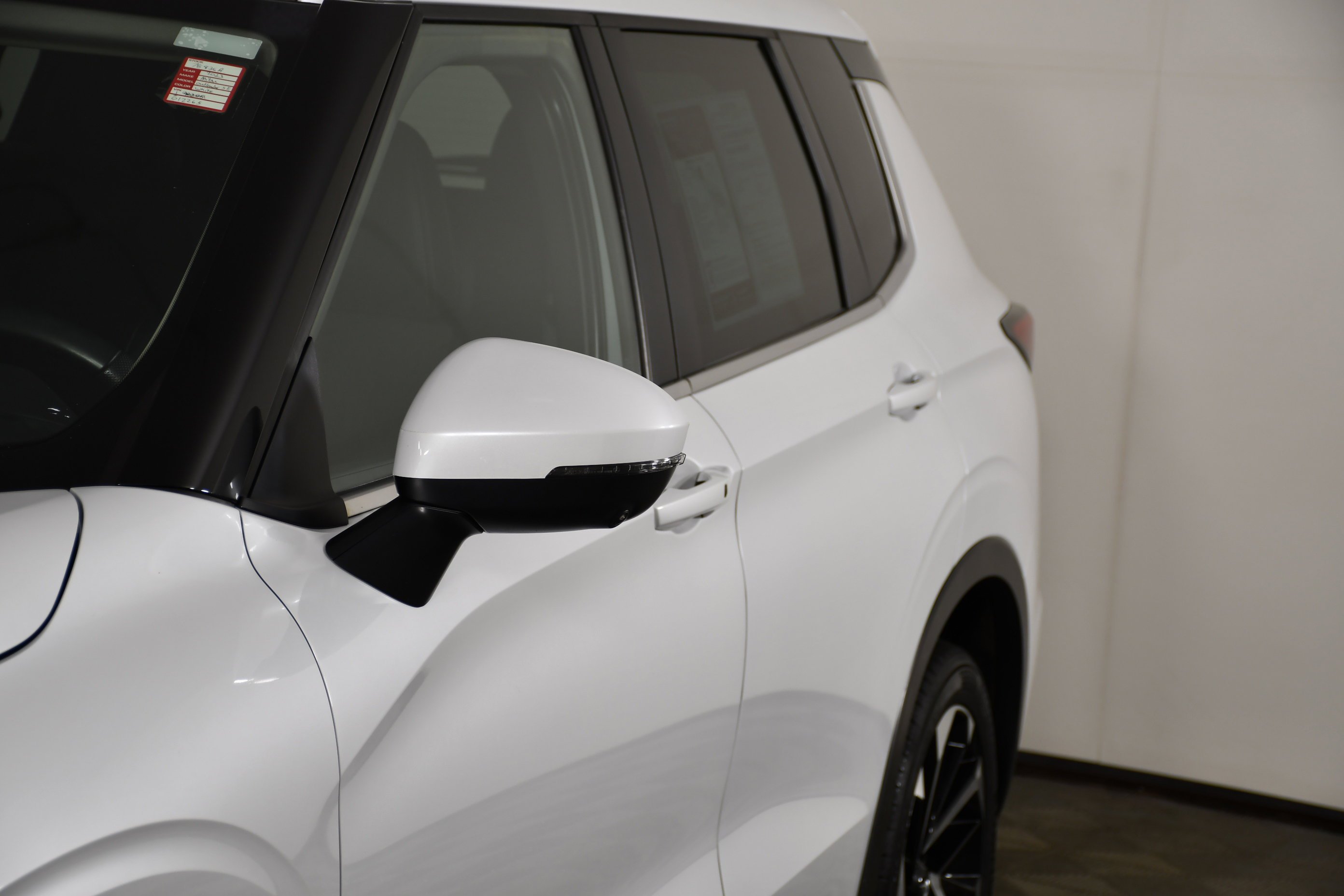 Certified Used 2023 White Diamond Mitsubishi SE image 13