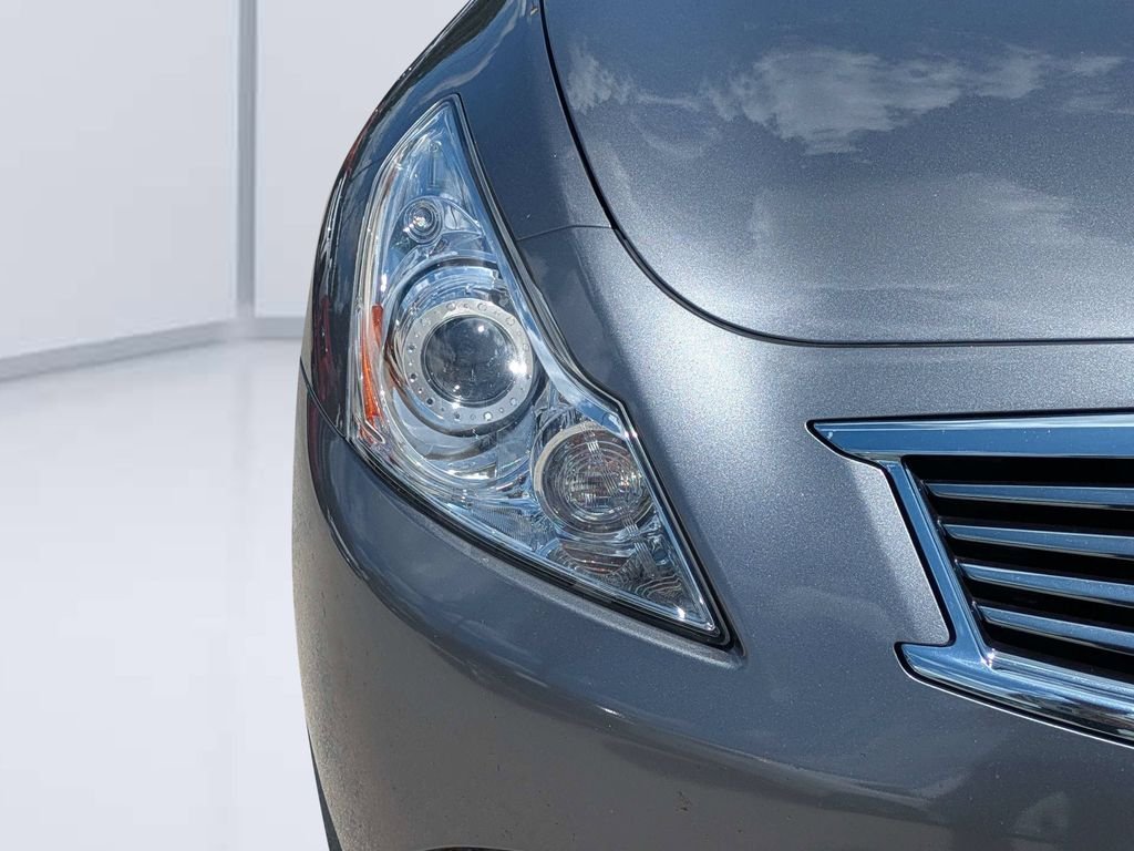 Used 2011 Gray INFINITI Journey image 9
