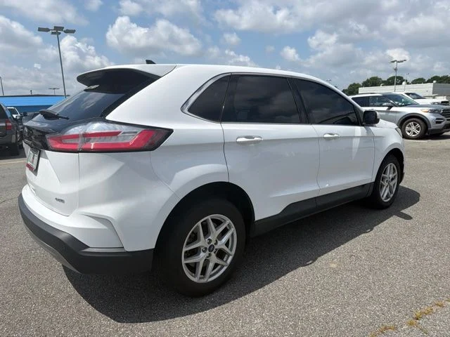 Used 2022 White Ford SEL image 3