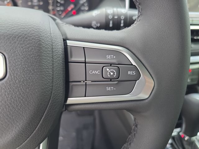 New 2026 Bright White Clear-Coat Exterior Paint Jeep Latitude image 23