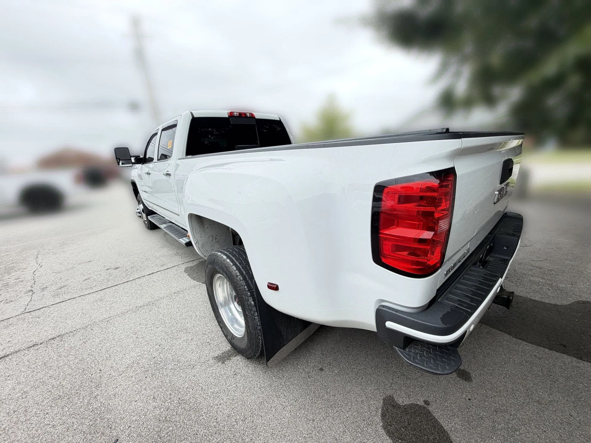 Used 2017 White GMC Denali image 8
