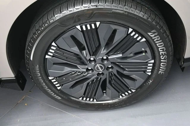 New 2026 Gold Nissan Platinum image 32