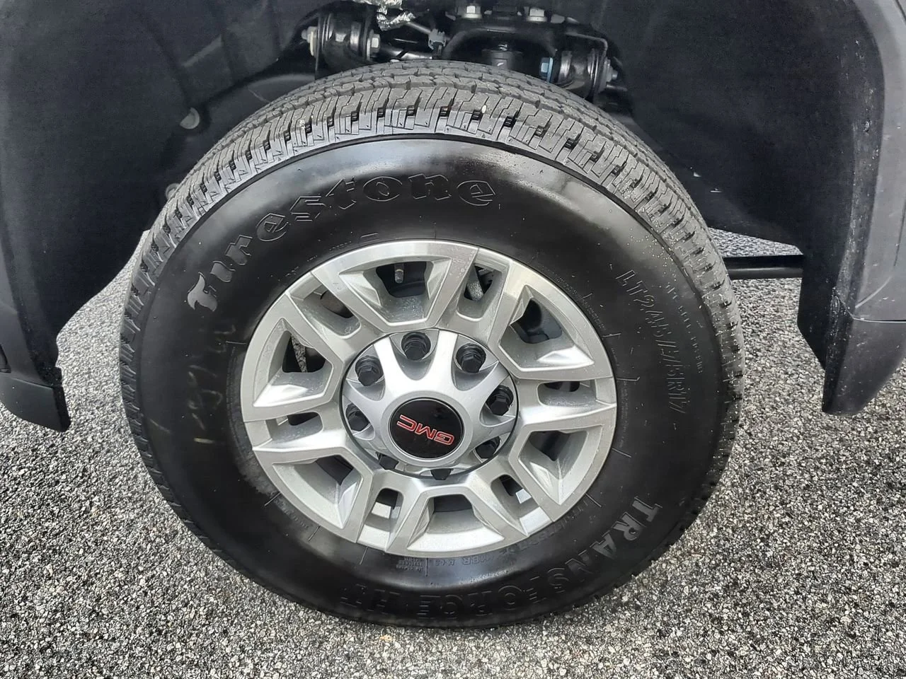 New 2026 Onyx Black GMC SLE image 32