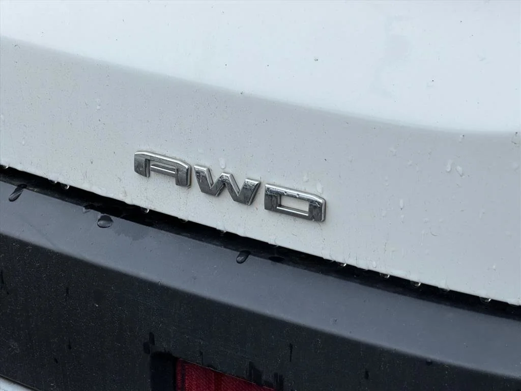 Used 2021 White GMC SLE image 6