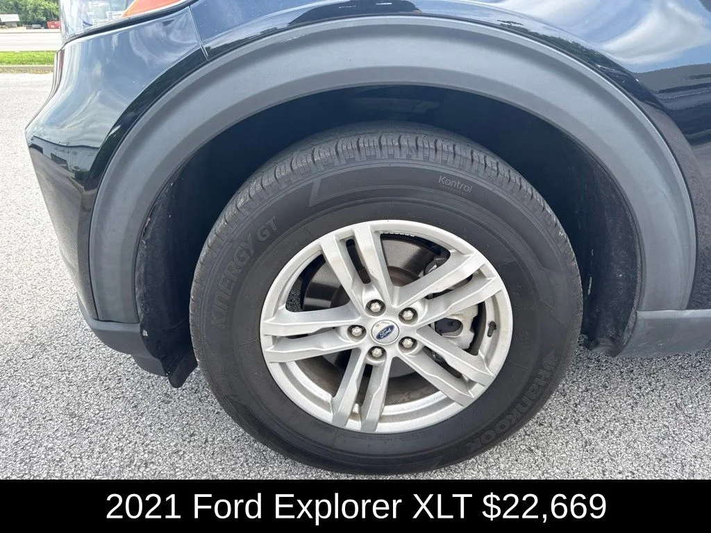 Used 2021 Black Ford XLT image 9