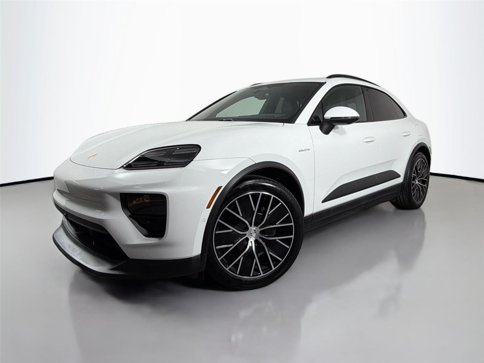 2025 Porsche Macan Macan Electric's photo