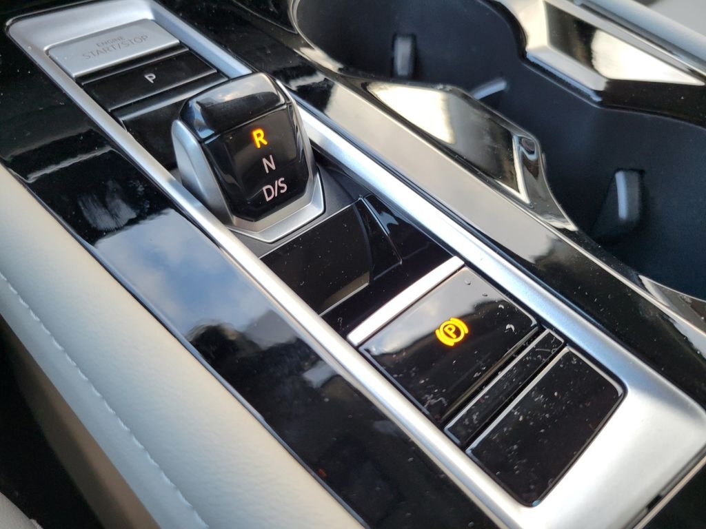 New 2026 White/off-white Volkswagen SE w/Technology image 19