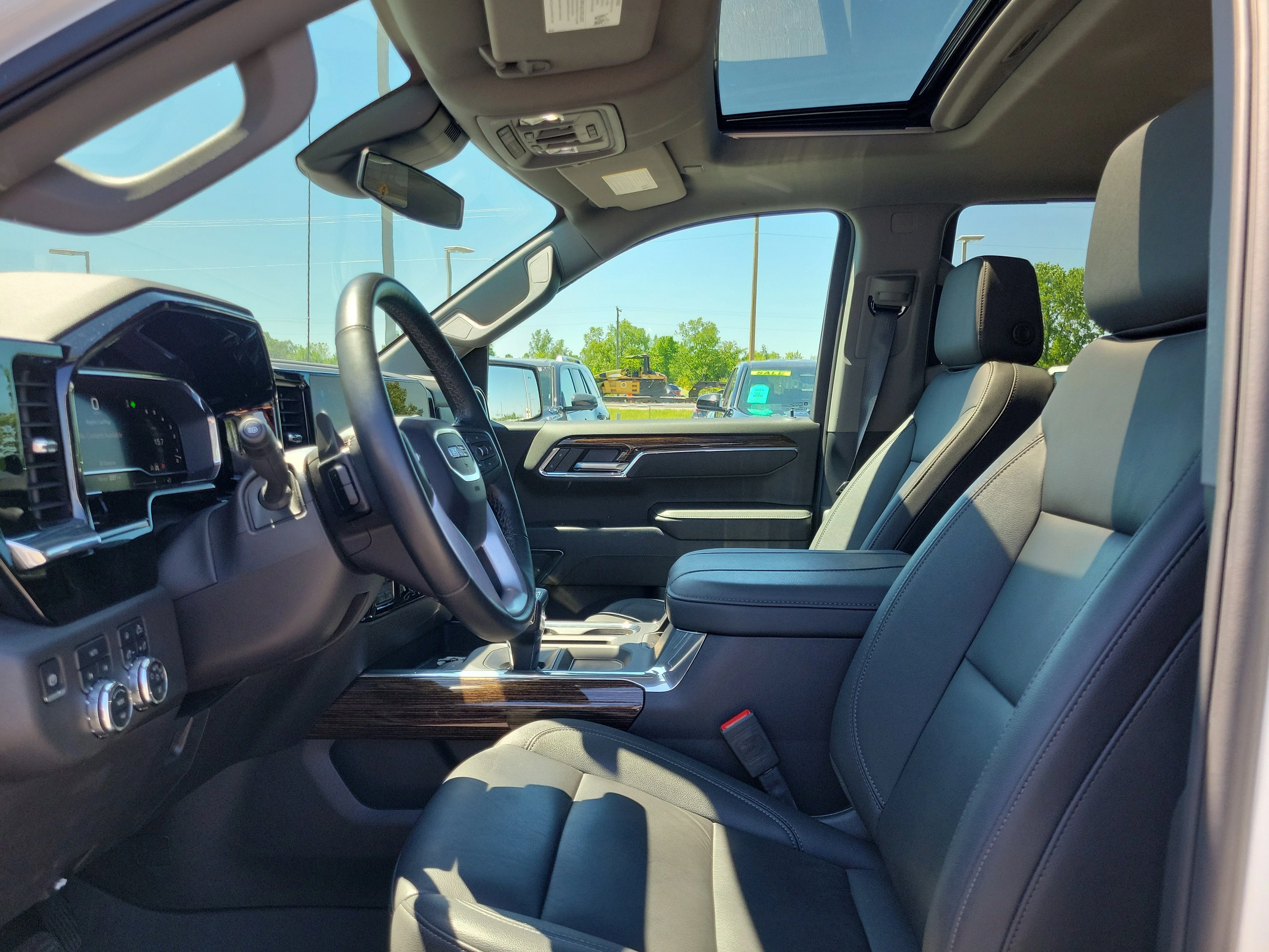 Used 2025 Summit White GMC Elevation image 13