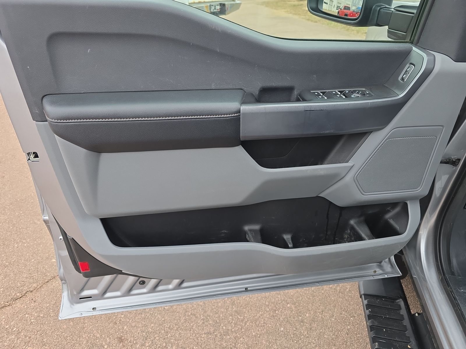 Used 2023 Silver Metallic Ford XLT image 9