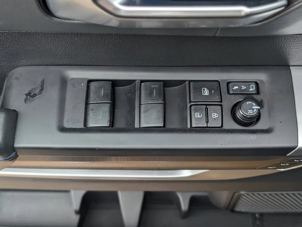 Used 2023  Toyota Platinum image 16