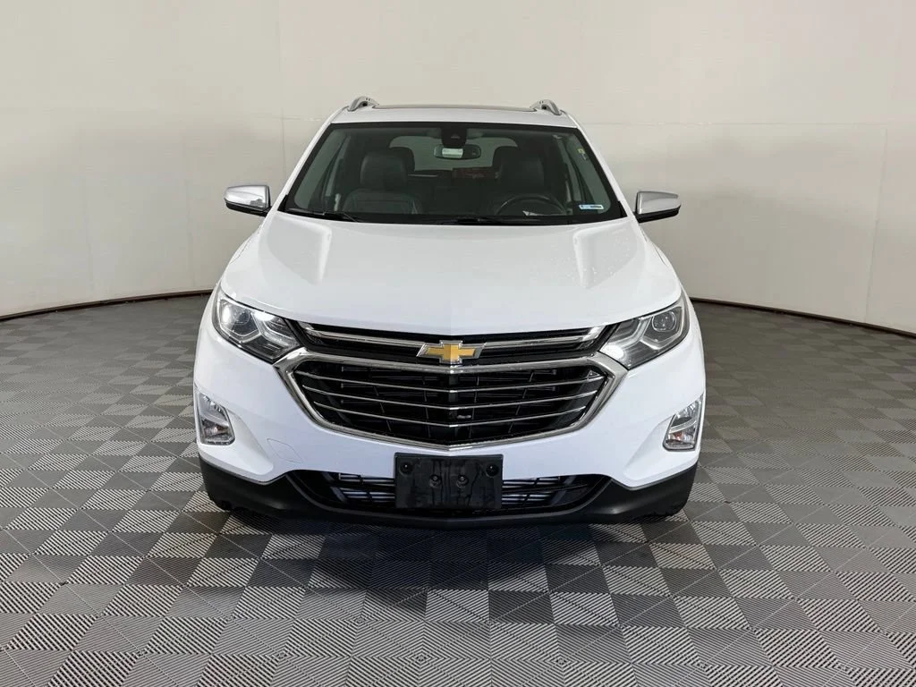 Used 2018 SUMMIT WHITE Chevrolet Premier image 3