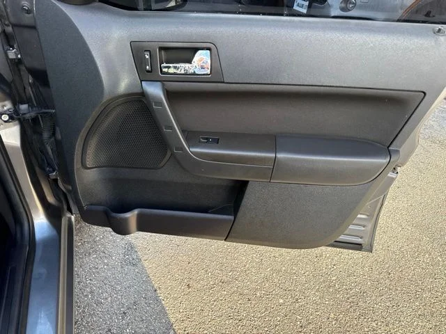 Used 2010 Gray Ford SES image 12