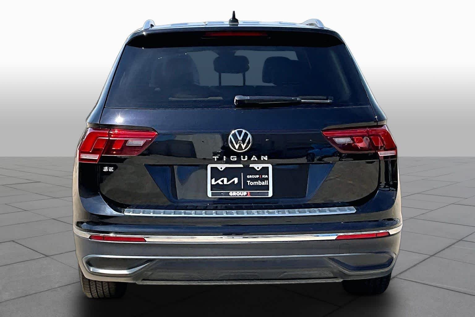Used 2023 Deep Black Pearl Volkswagen SE image 7
