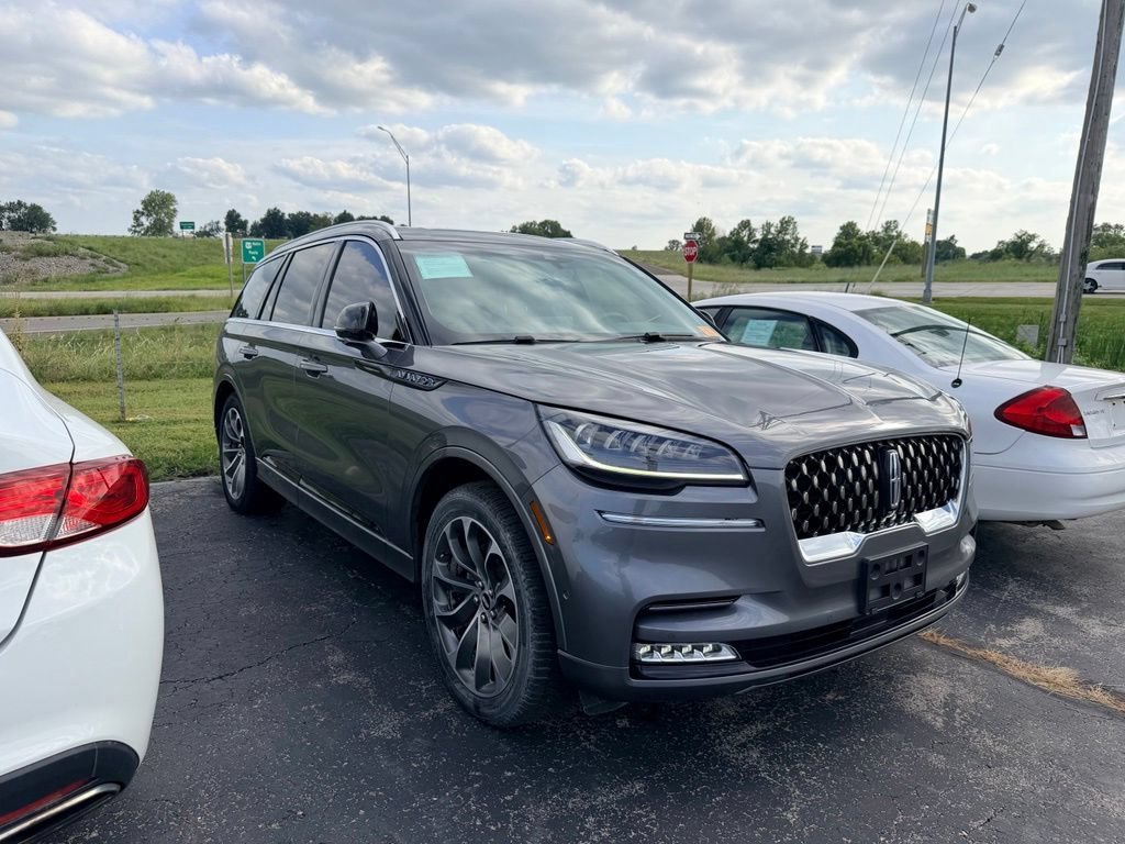 Used 2021  Lincoln Grand Touring image 2