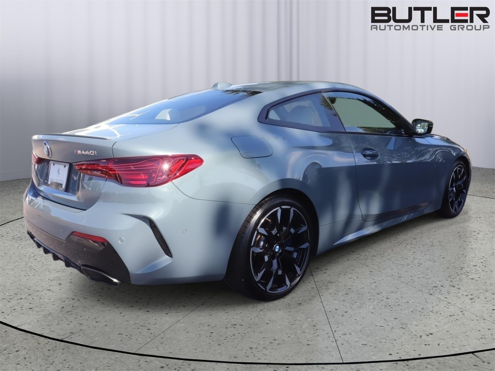 Used 2025 Cape York Green Metallic BMW M440i image 6