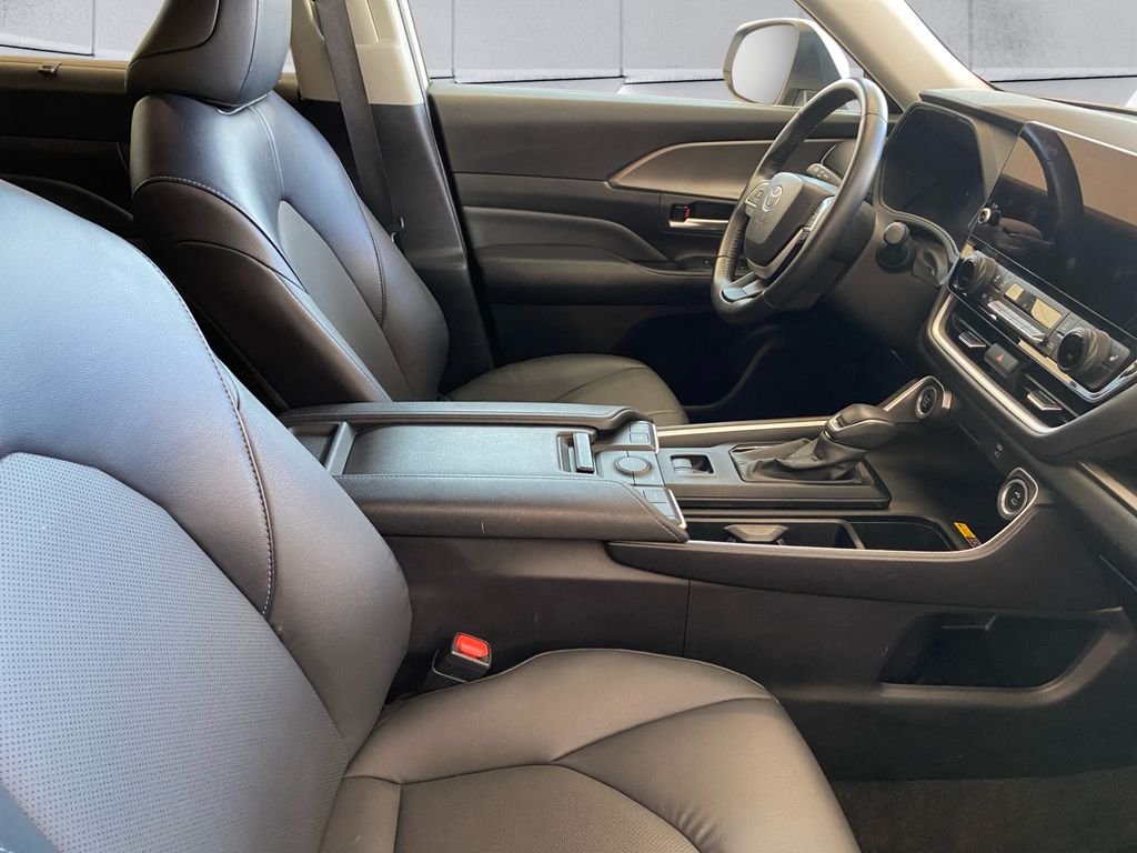 Used 2024 White Toyota XLE image 11
