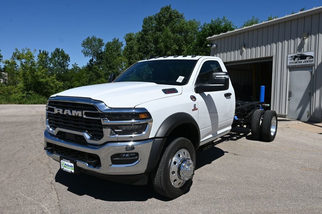 New 2026 Bright White Clear-Coat Exterior Paint RAM Tradesman image 2