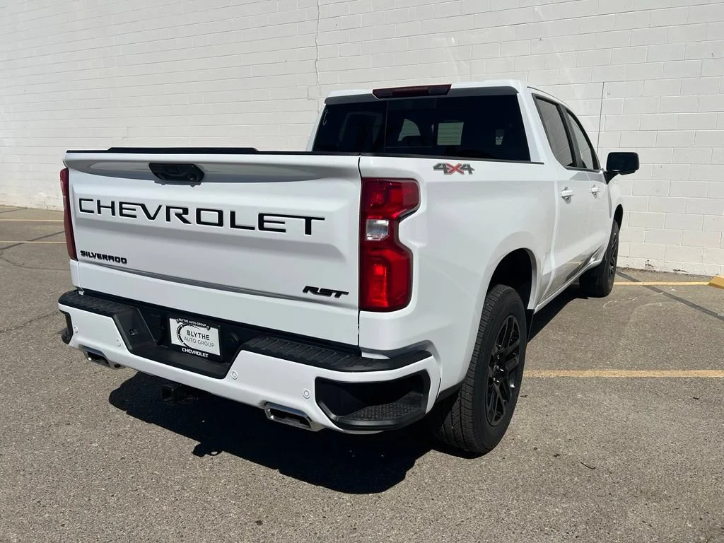 New 2026 Summit White Chevrolet RST image 3
