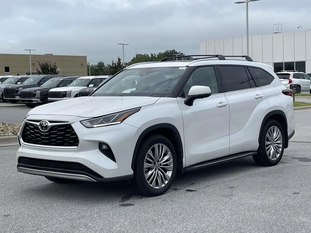 Used 2024 Wind Chill Pearl Toyota Platinum image 27