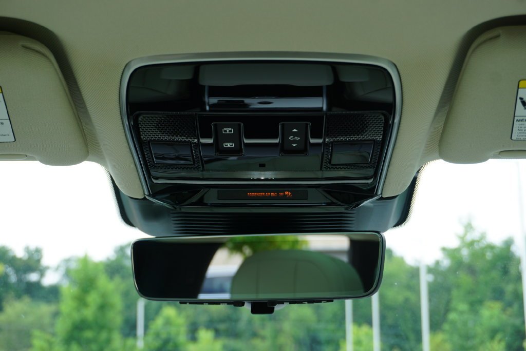Used 2026 Fuji White Land Rover SE image 29