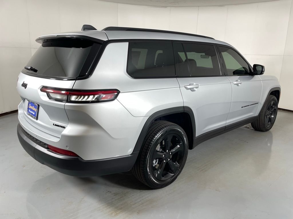 New 2025 Silver Zynith Exterior Paint Jeep Limited image 8