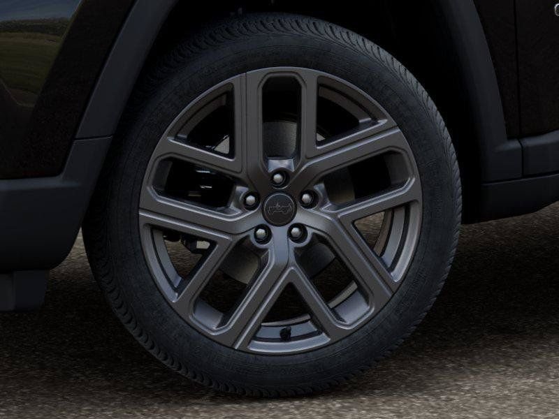 New 2026 Diamond Black Crystal Pearlcoat Jeep Limited image 8