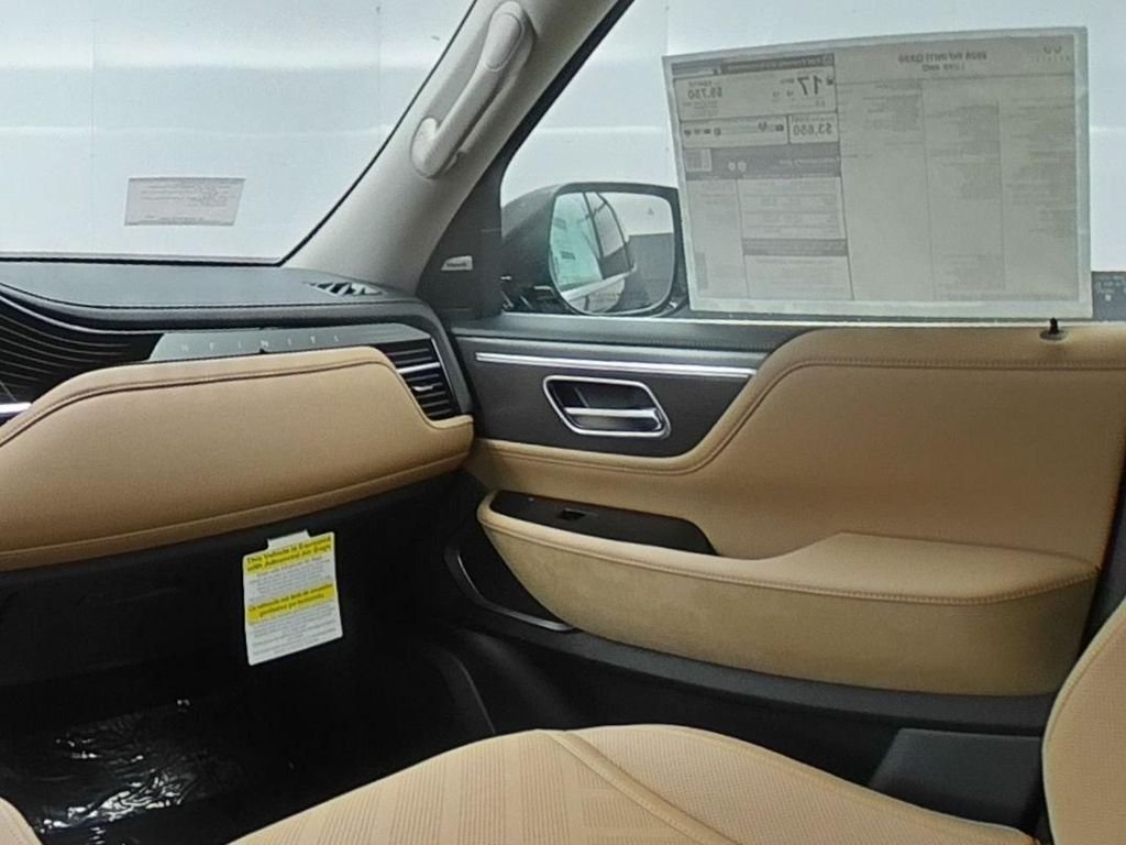 New 2026 Black INFINITI LUXE image 32