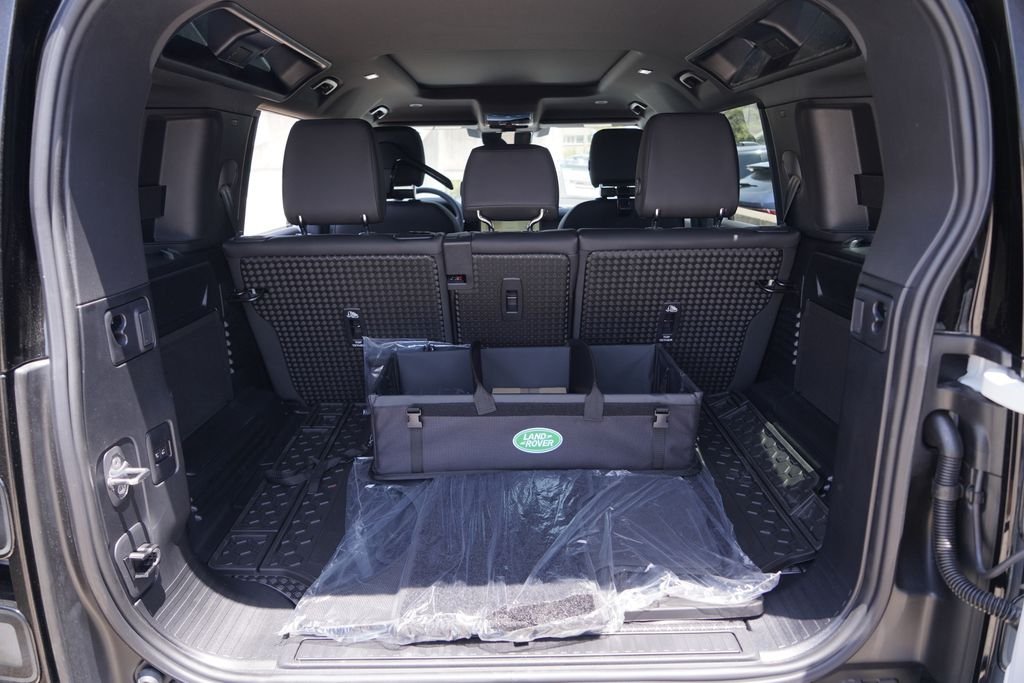 New 2026 Fuji White Land Rover X-Dynamic SE image 23