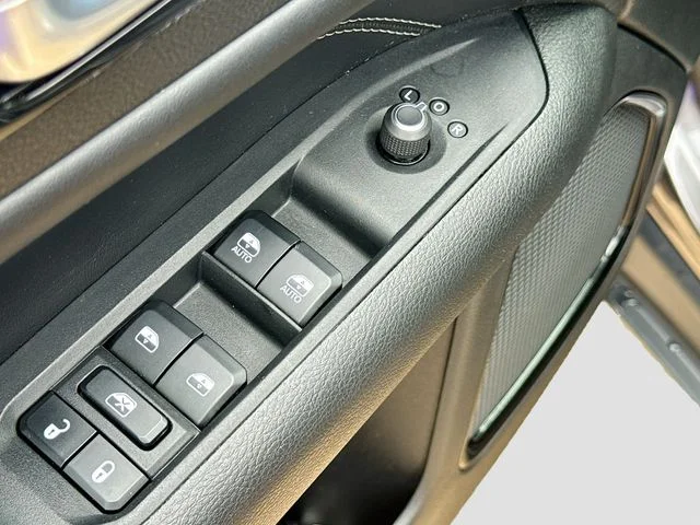 Used 2023 Gray Jeep Altitude image 19