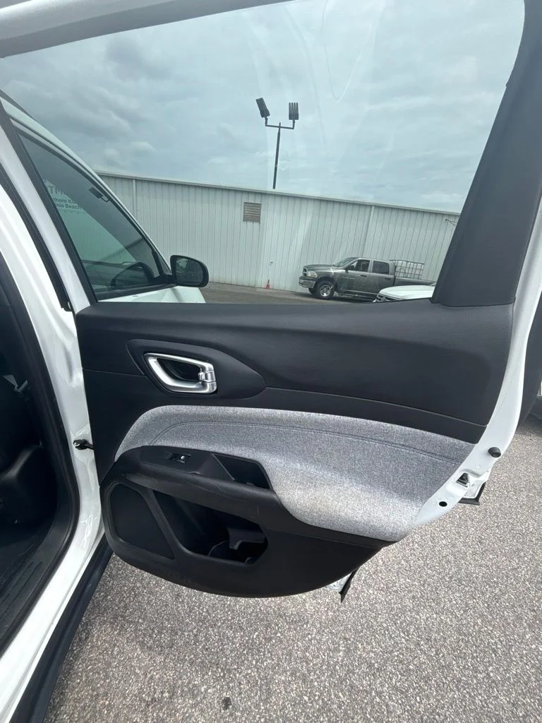 Used 2024 White Jeep Latitude image 22