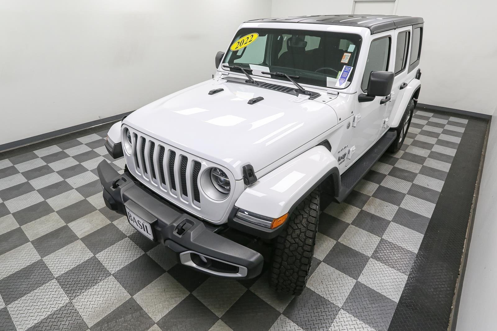 Used 2022 Bright White Clearcoat Jeep Unlimited Sahara image 6