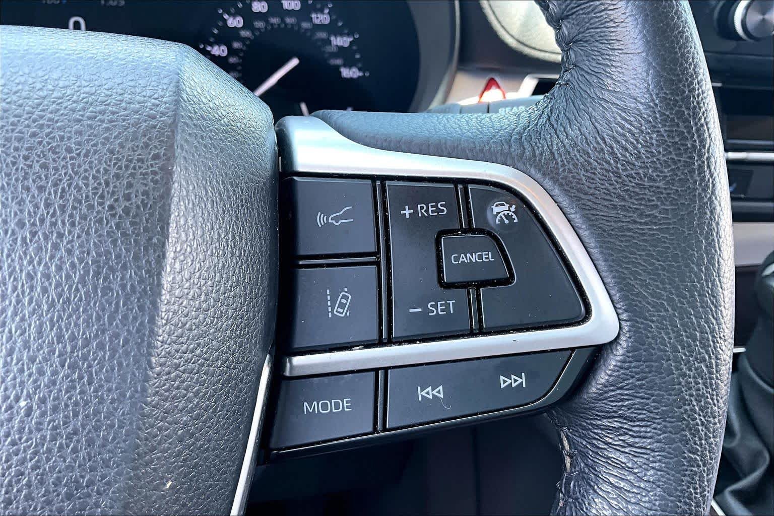 Used 2024 Wind Chill Pearl Toyota XLE image 25