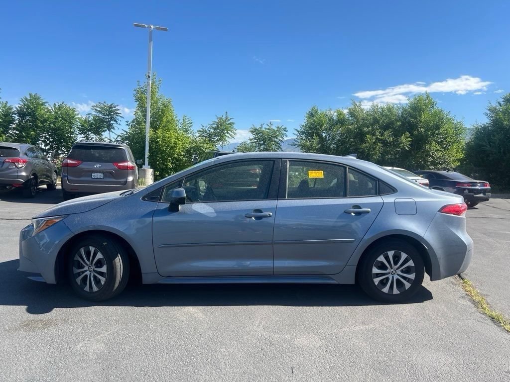 Used 2022 Celestite Toyota LE image 5