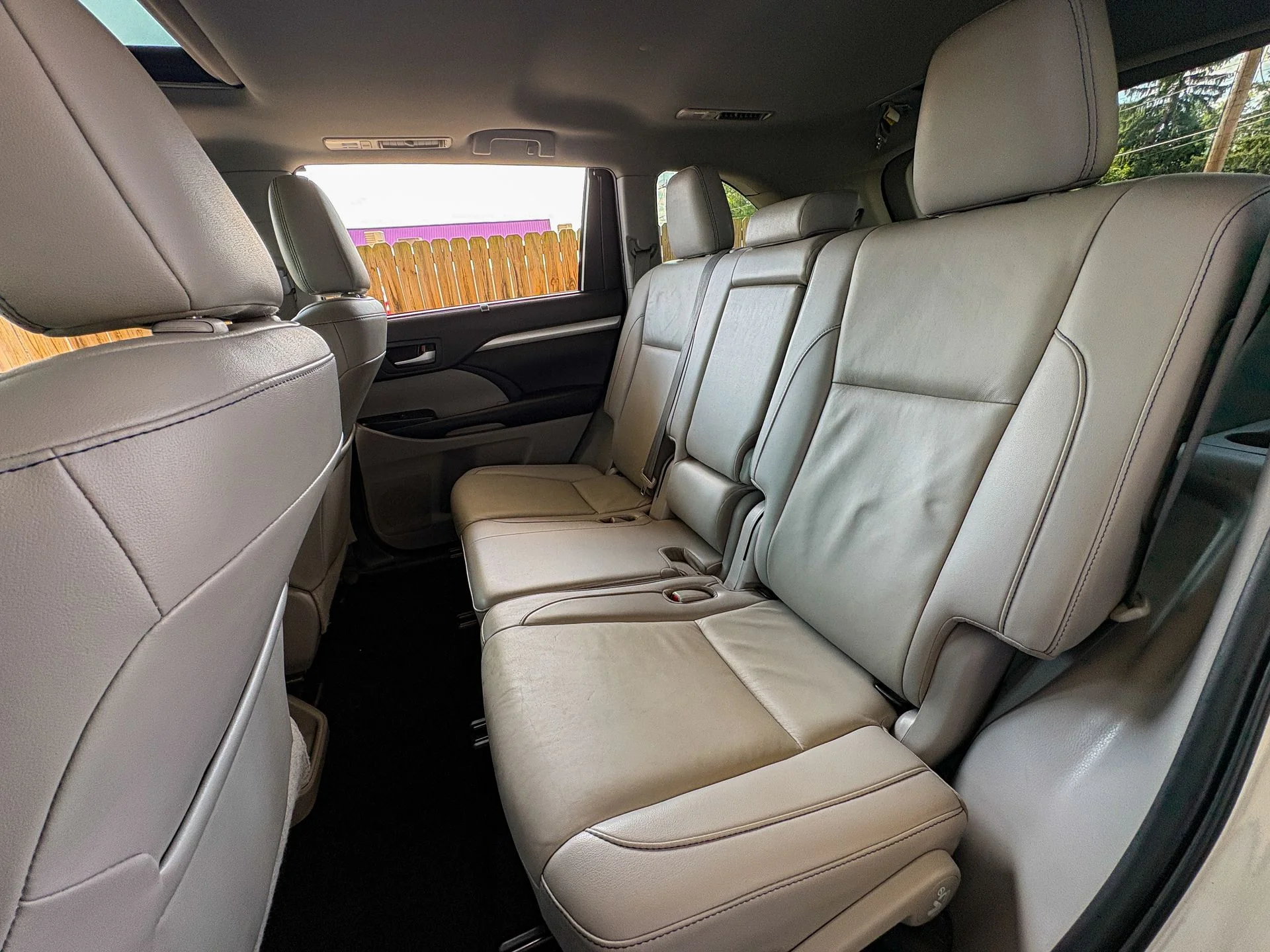Used 2019 White Toyota XLE image 27