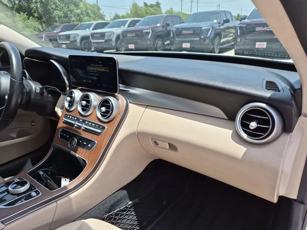 Used 2021  Mercedes-Benz C 300 image 38