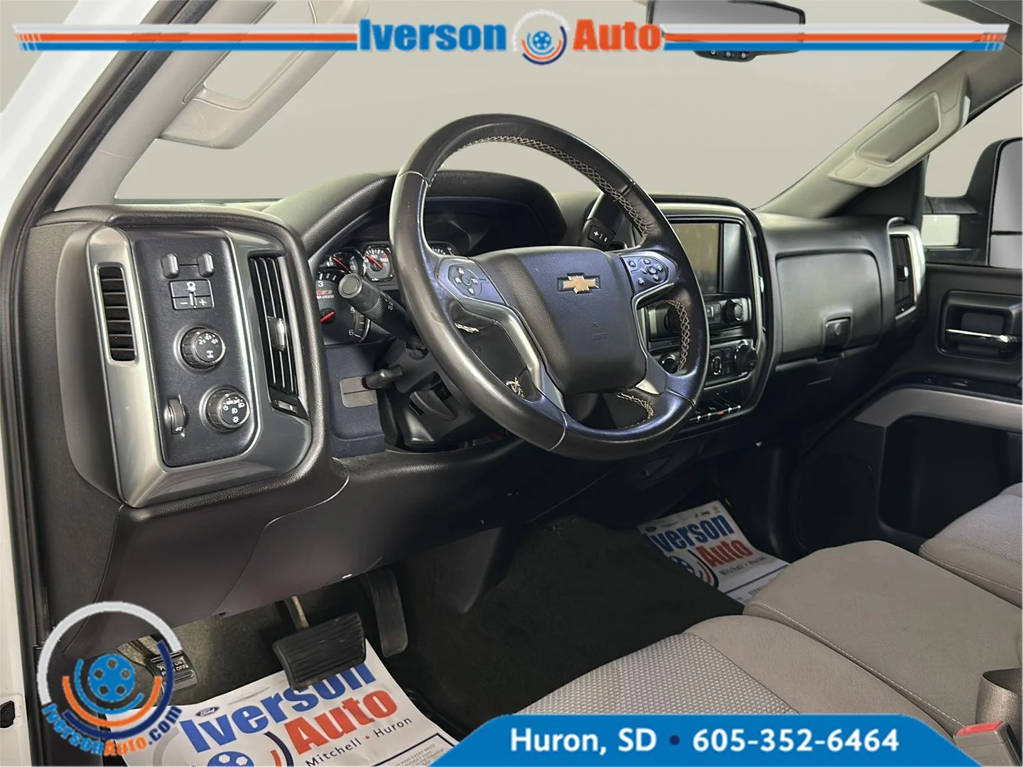 Used 2015 Summit White Chevrolet LT image 15