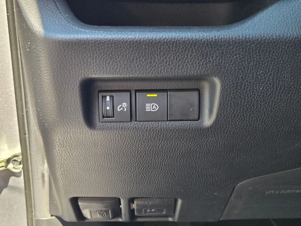 Used 2021 Silver Toyota XLE image 22