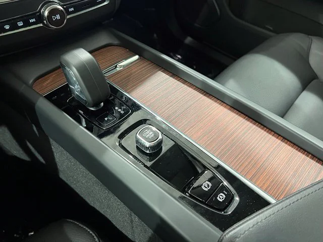 Used 2024 Onyx Black Volvo Plus image 19