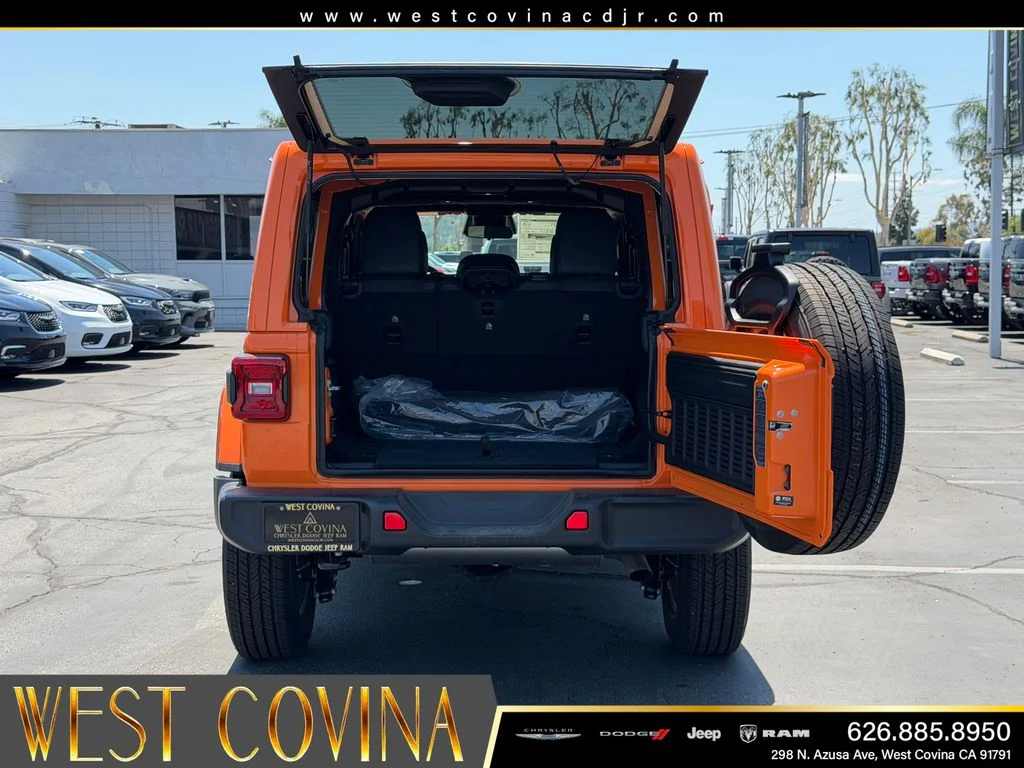 2025 Jeep Wrangler 4-Door Sahara - Photo 11