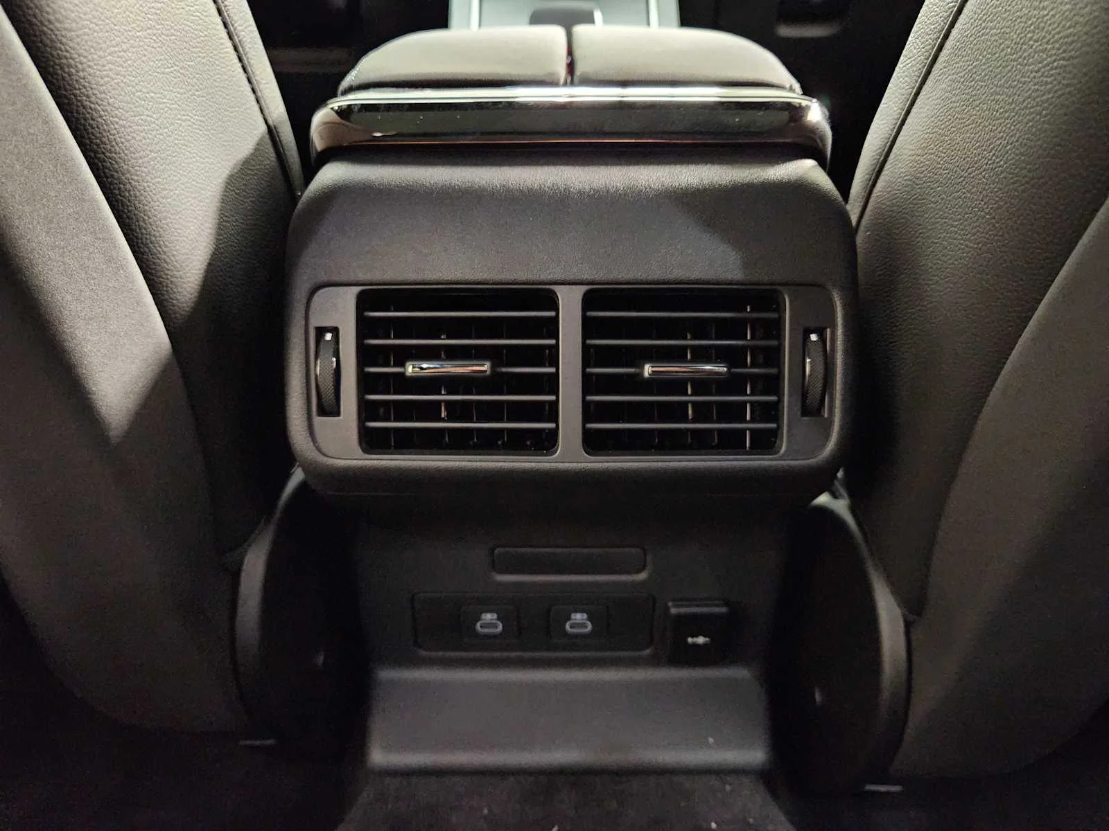 New 2026 Santorini Black Metallic Land Rover S image 46