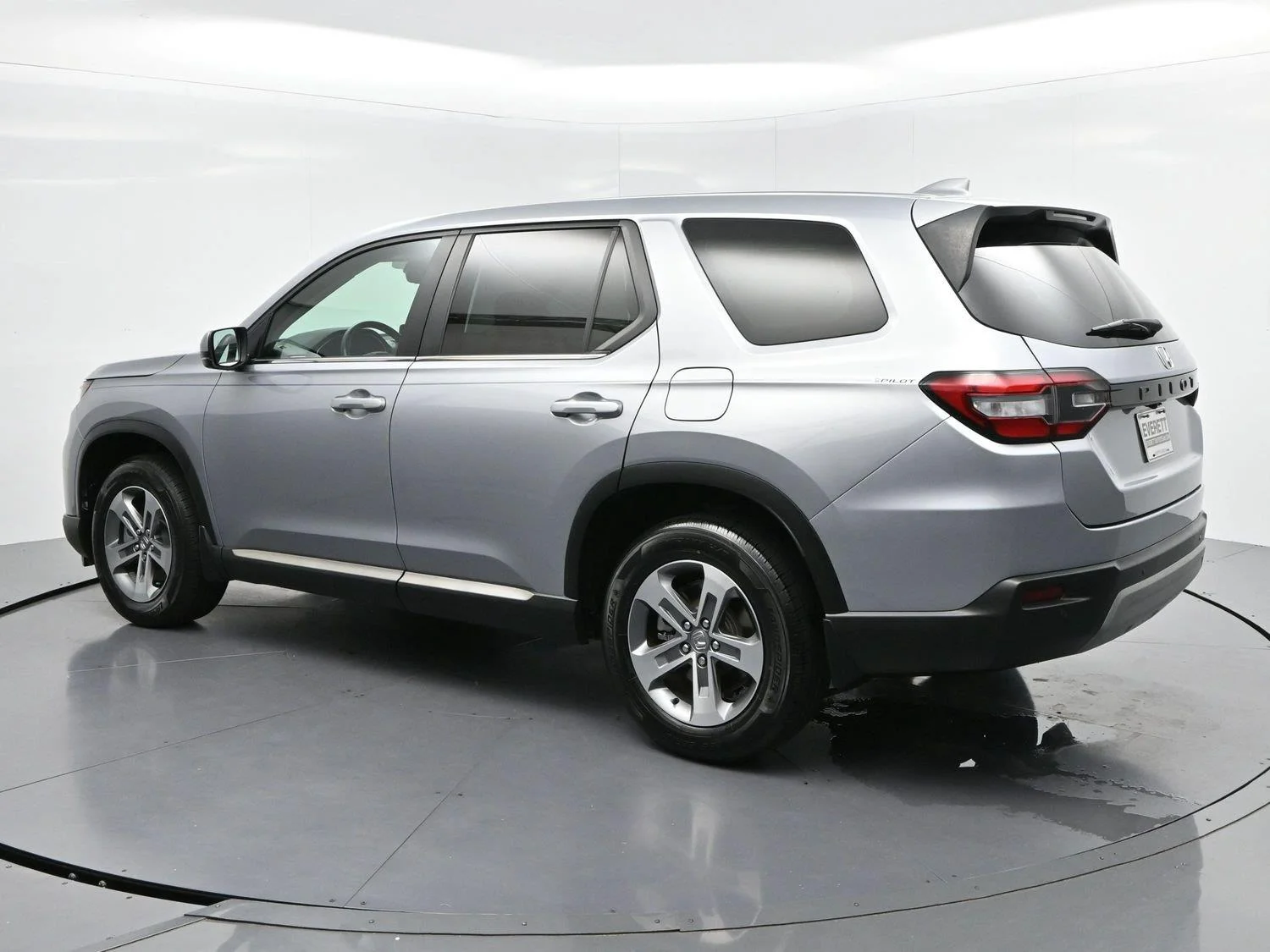 Used 2024 Lunar Silver Metallic Honda EX-L 7 Passenger image 5