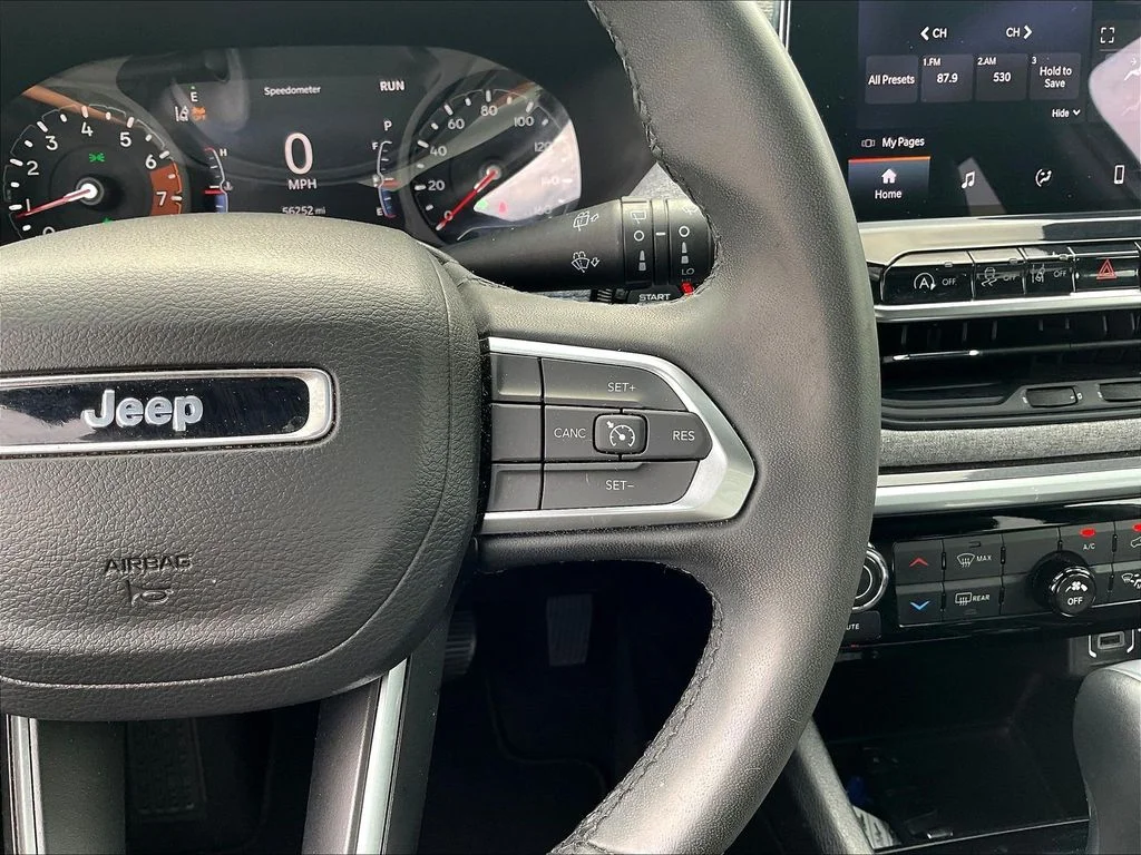 Used 2024 Silver Zynith Metallic Clearcoat Jeep Latitude image 14
