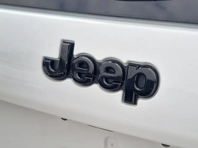 Used 2023 White Jeep Altitude Lux image 9