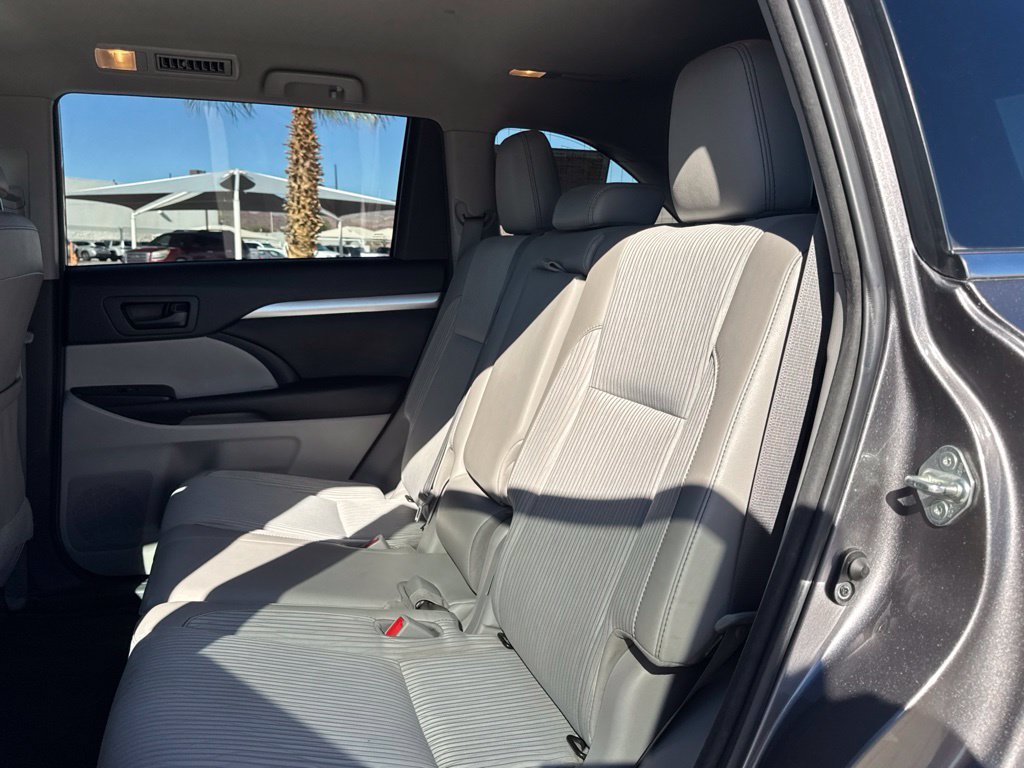 2018 Toyota Highlander LE Plus - Photo 10