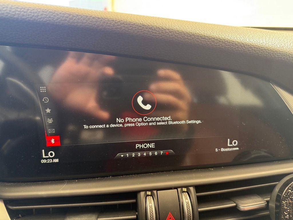 Used 2019 White Alfa Romeo Ti Sport image 25