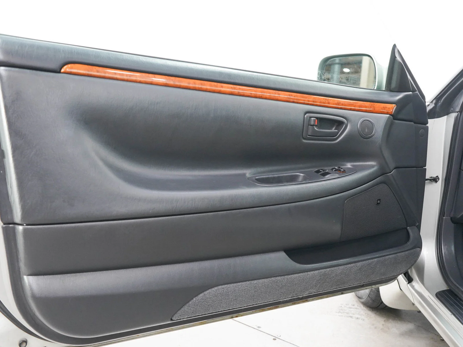 Used 2002  Toyota SE V6 image 13
