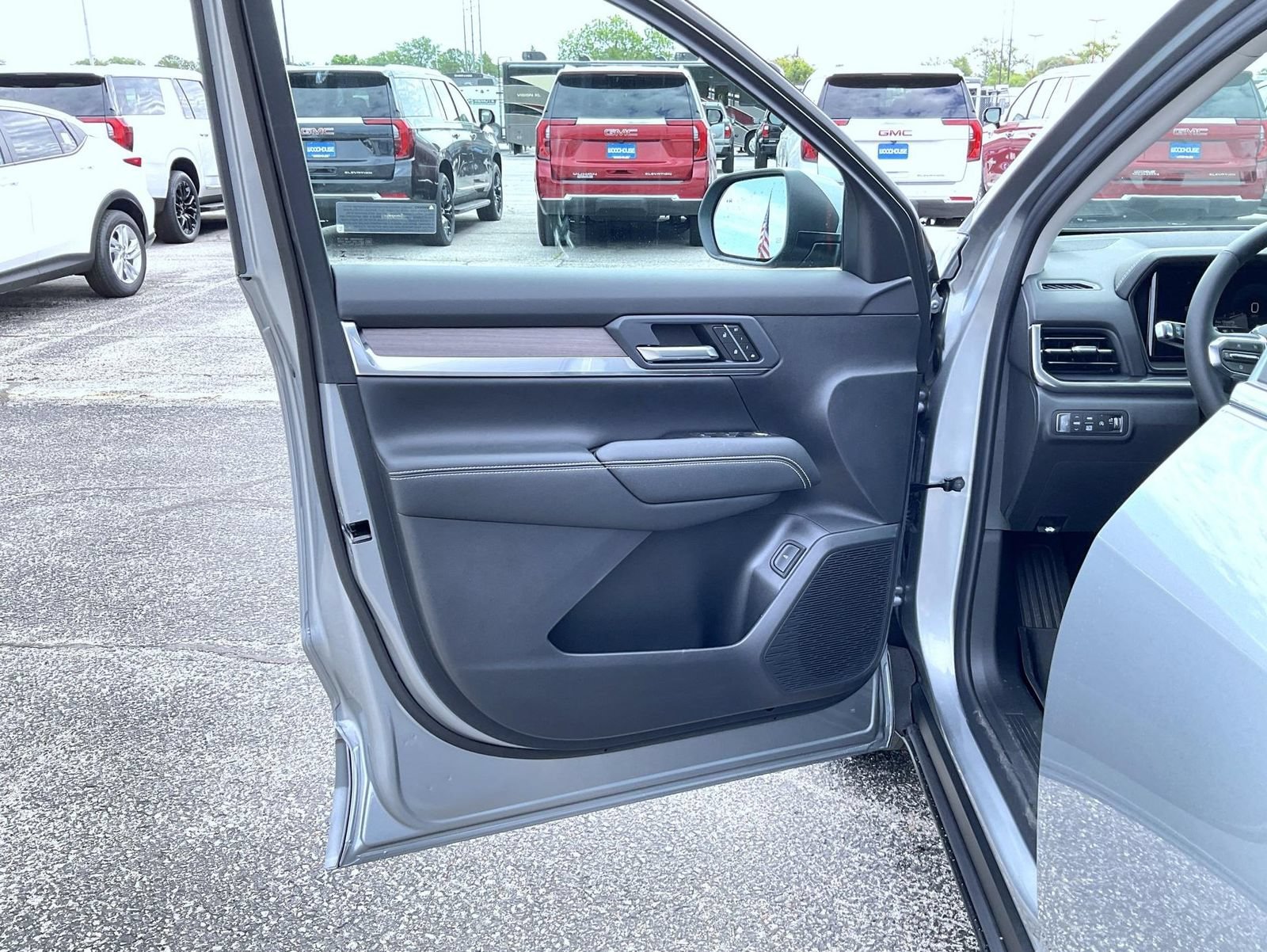 2026 GMC Terrain Denali - Photo 9