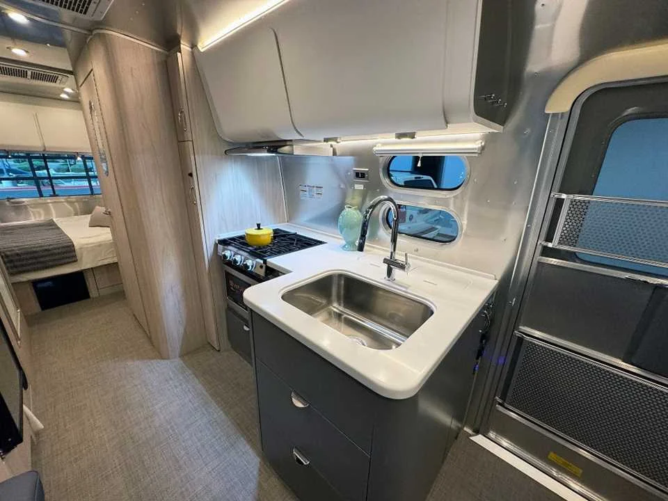 New 2027 SILVER AIRSTREAM  image 27